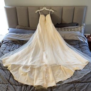 David’s Bridal NWOT STUNNING Ivory wedding gown